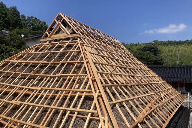 屋根下地施工中