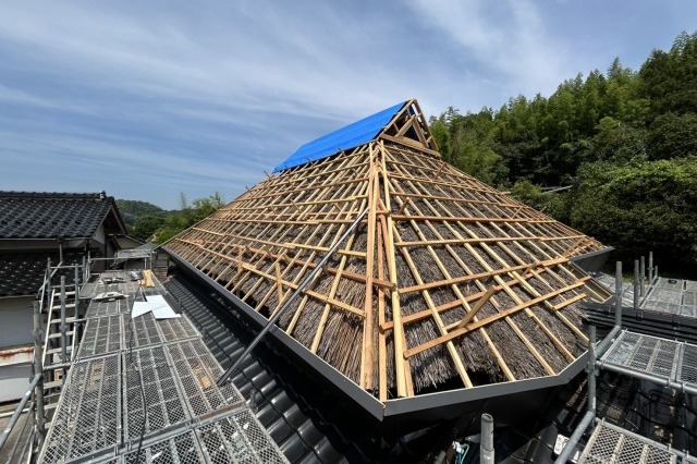 屋根下地施工中